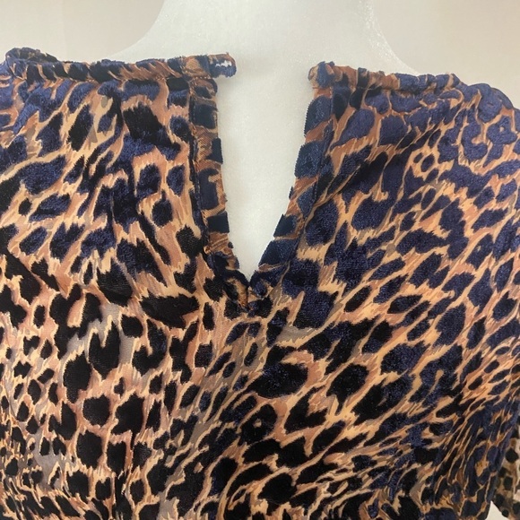 Kori women's S short sleeve animal print burnout holographic style top EUC - Picture 4 of 8